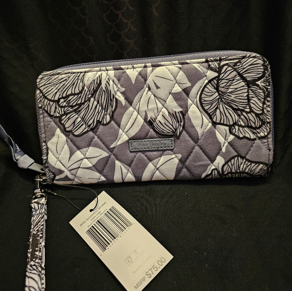 Vera Bradley wristlet, nwt